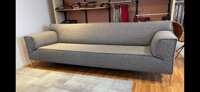 Design on Stock model Bloq gestoffeerd met meubelstof Wales kleur 7